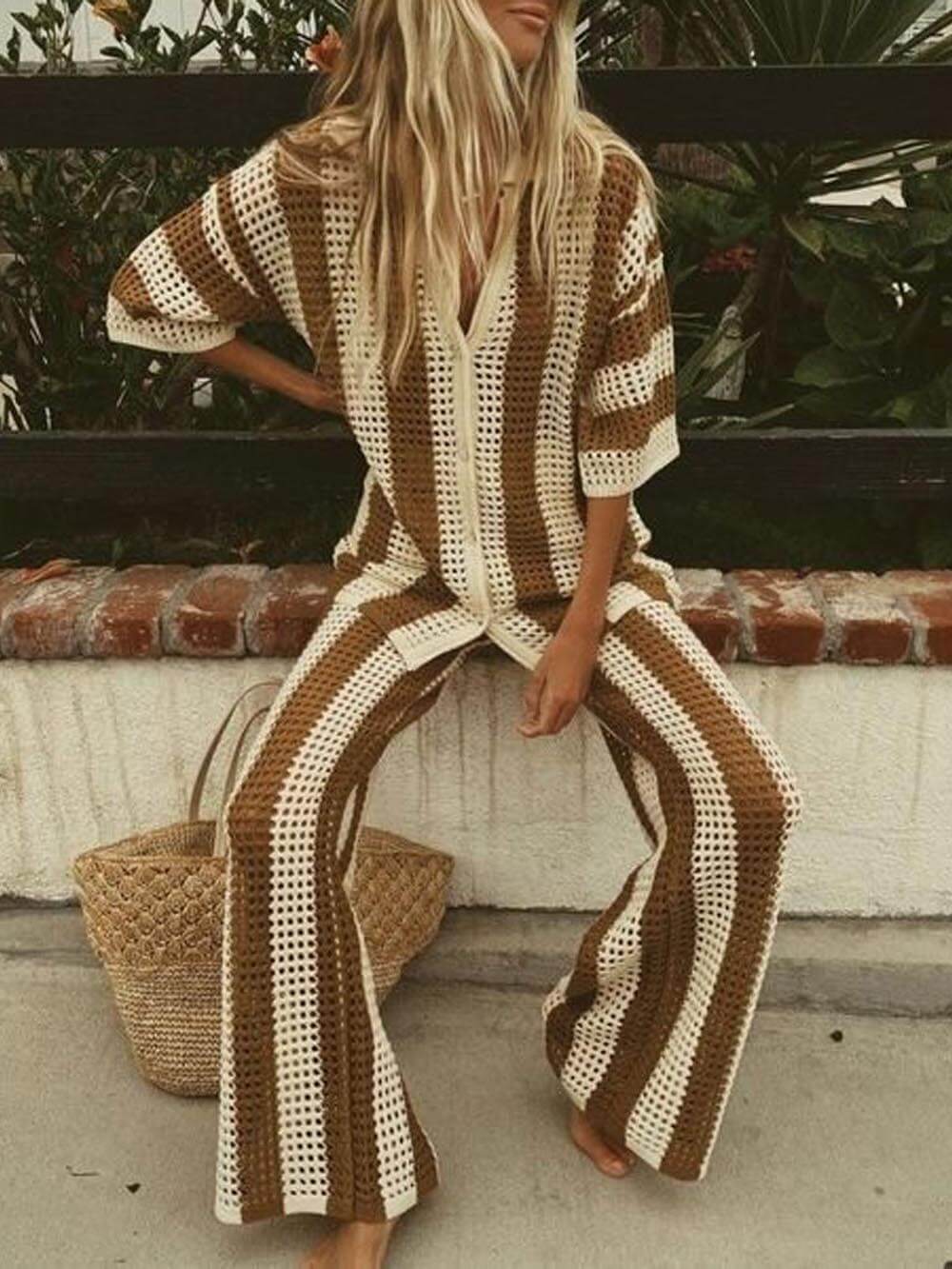 Ensemble chemise ample à rayures et col en V ajouré à la mode avec pantalon à jambes larges