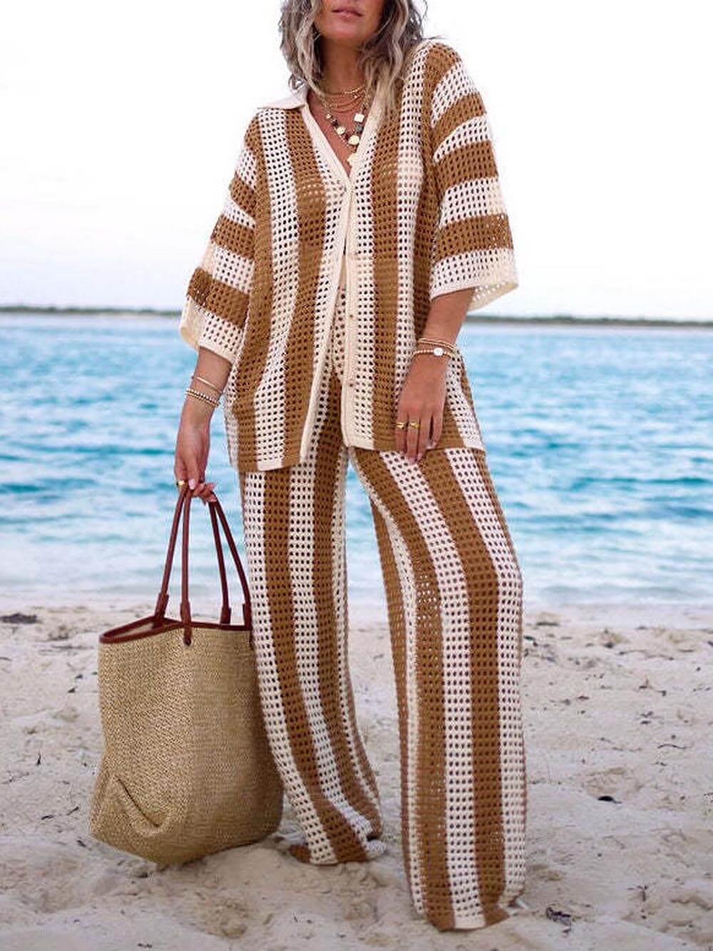 Ensemble chemise ample à rayures et col en V ajouré à la mode avec pantalon à jambes larges