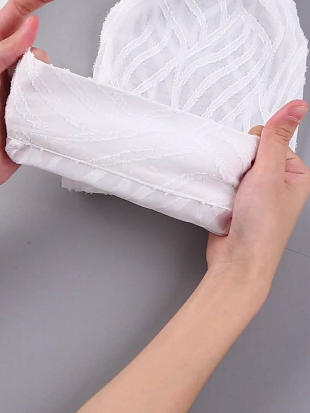Chemisiers blancs à revers fins et manches longues pour femmes 