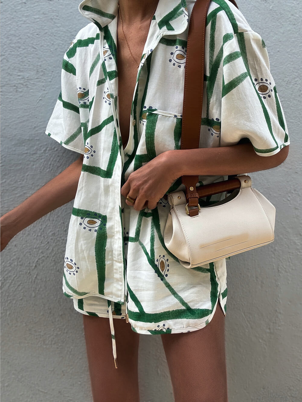 Ensemble haut et short boutonné ample à imprimé délicat et unique
