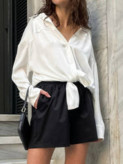 Chemise en soie boutonnée nouée sur le devant 