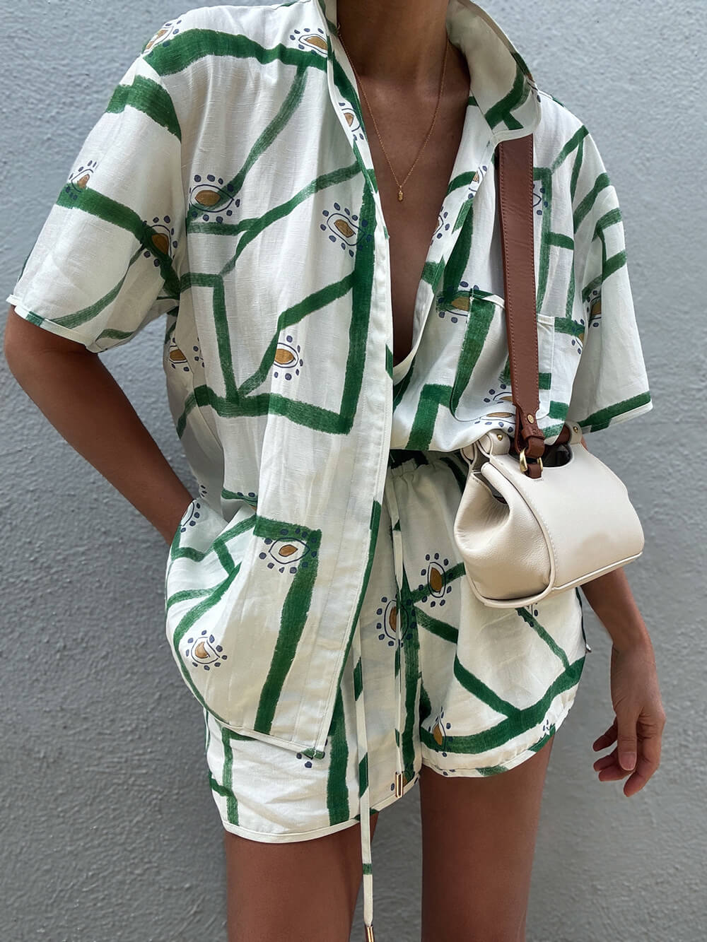 Ensemble haut et short boutonné ample à imprimé délicat et unique