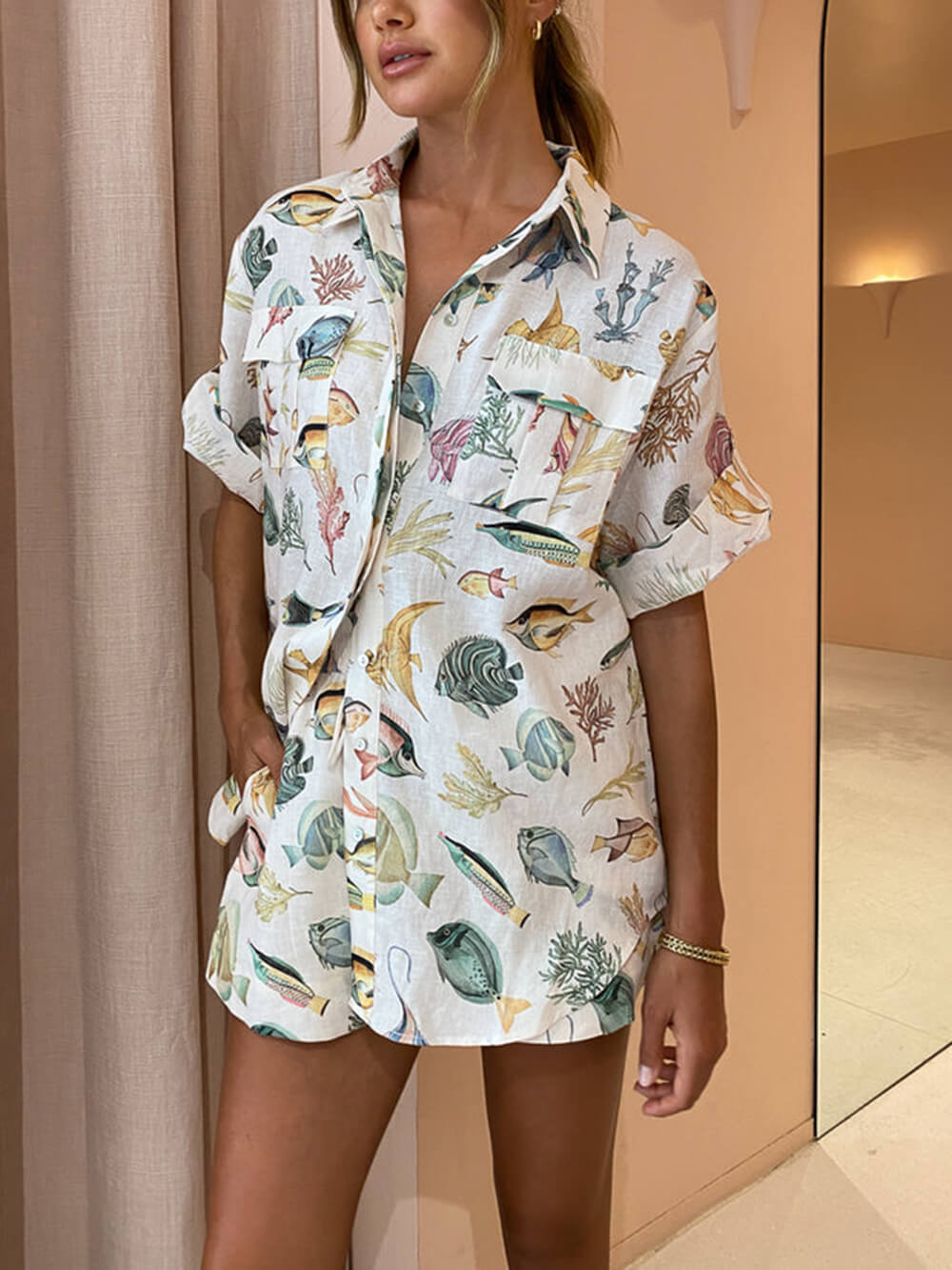 Conjunto de Camisa de Manga Curta de Férias com Estampa Personalizada de Peixe e Calções Tie-Dye