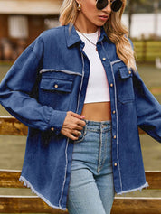 Chemise décontractée en denim délavé à bords bruts et pompons - Bleu foncé