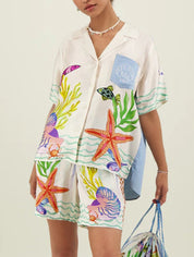 Ensemble deux pièces unique avec short ample à imprimé coquillages