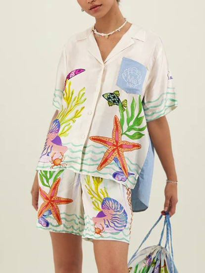 Ensemble deux pièces unique avec short ample à imprimé coquillages