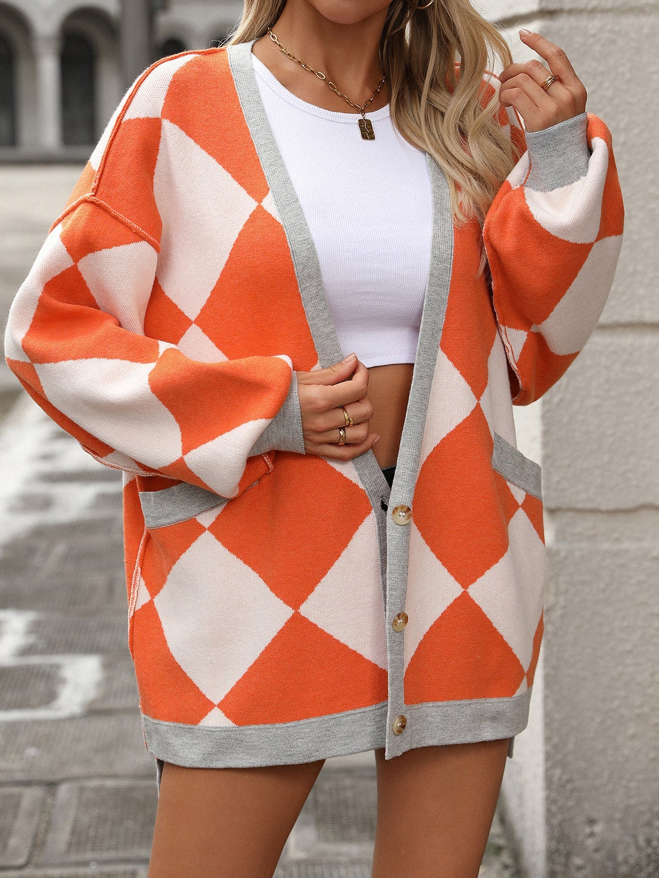 Cardigan lavorato a maglia largo con scollo a V e motivo patchwork a quadri diamantati