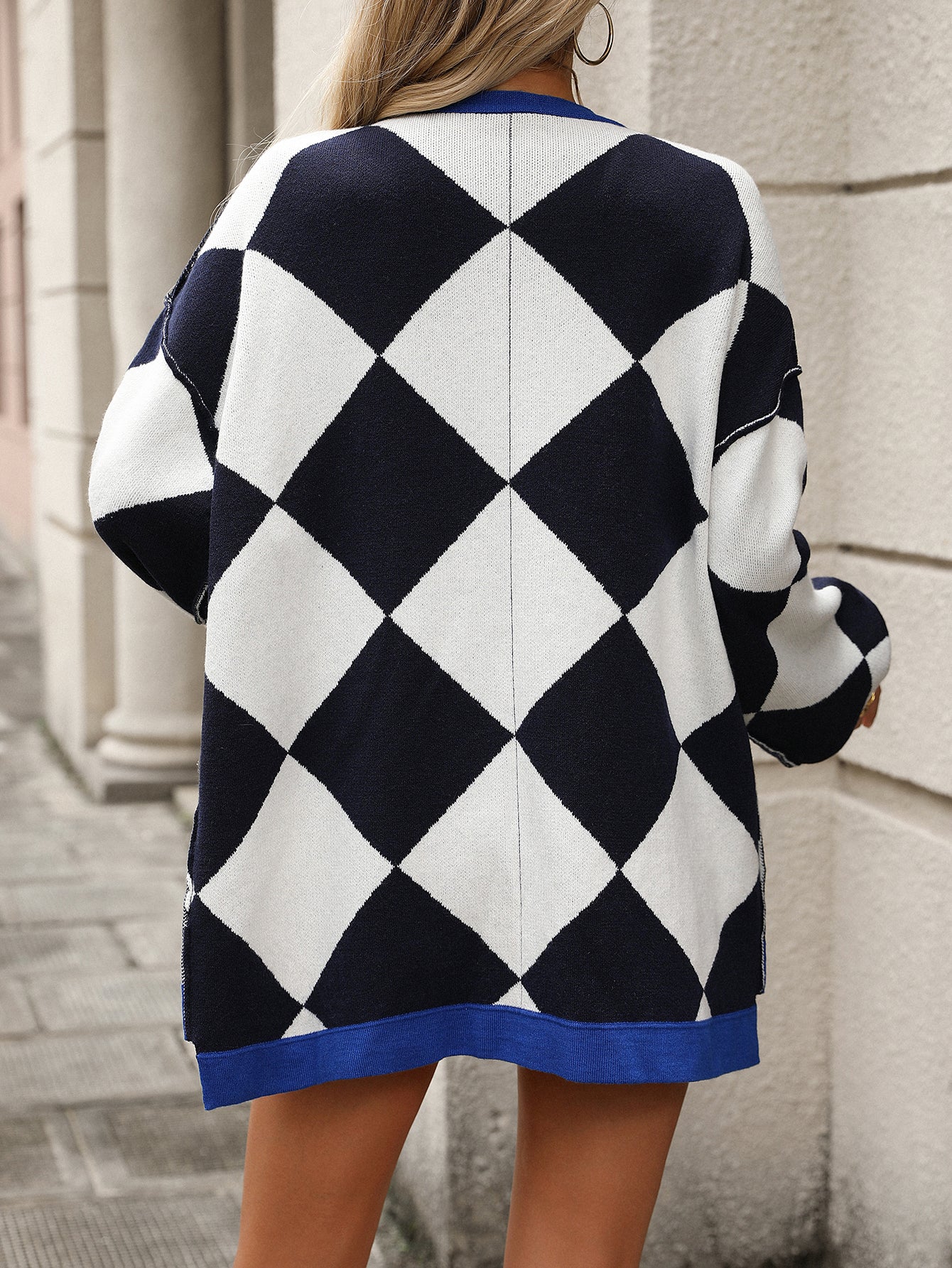 Cardigan lavorato a maglia largo con scollo a V e motivo patchwork a quadri diamantati