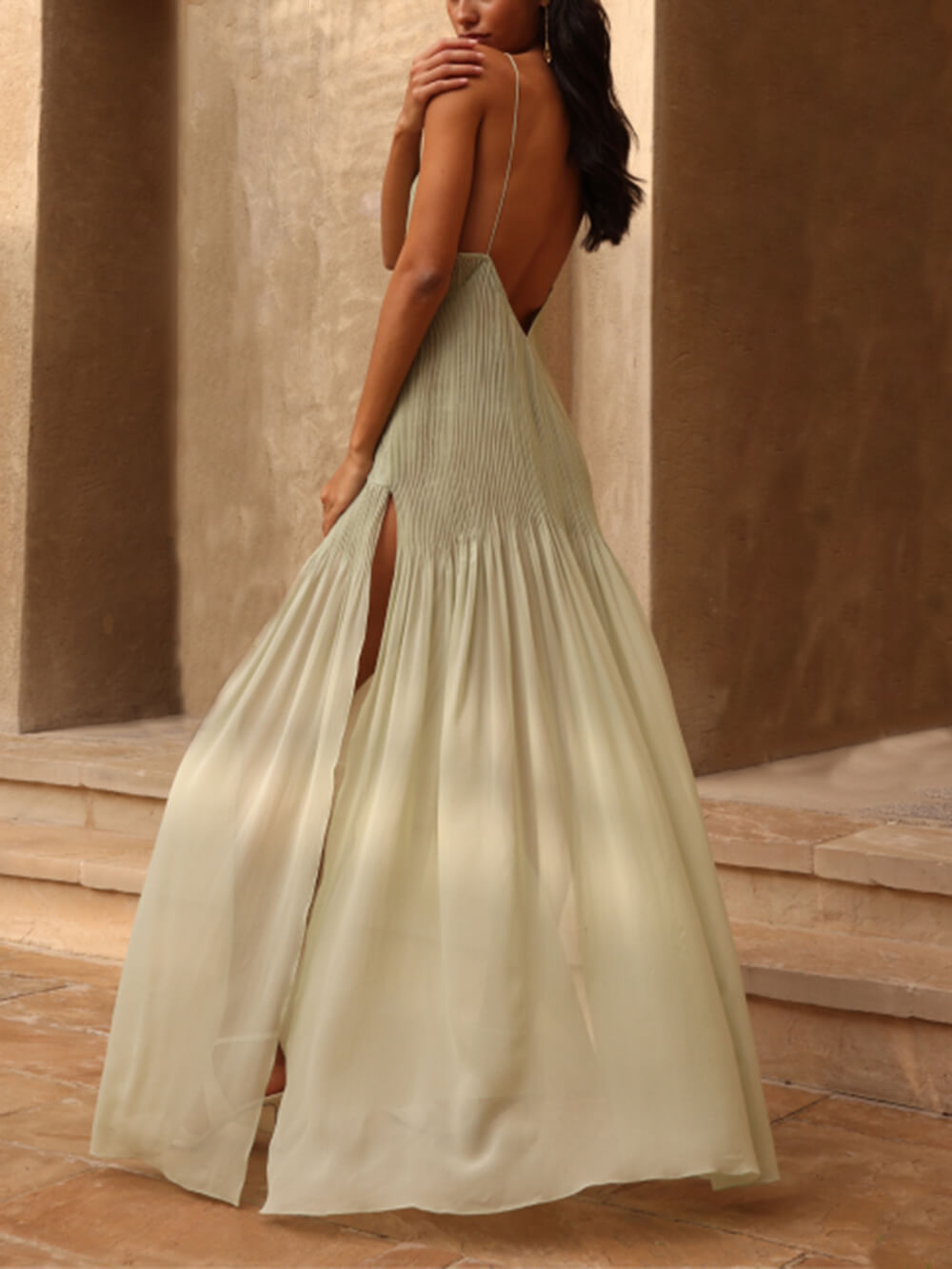 Vestido Maxi com Fenda, Patchwork Plissado e Elegância Etérea