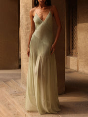 Vestido Maxi com Fenda, Patchwork Plissado e Elegância Etérea