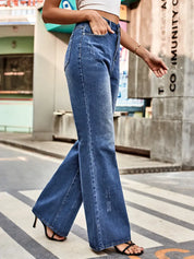 Pantaloni in denim svasati versatili a vita media