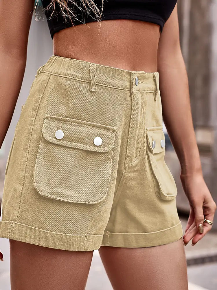 Pantaloncini cargo in denim con vita elastica alla moda