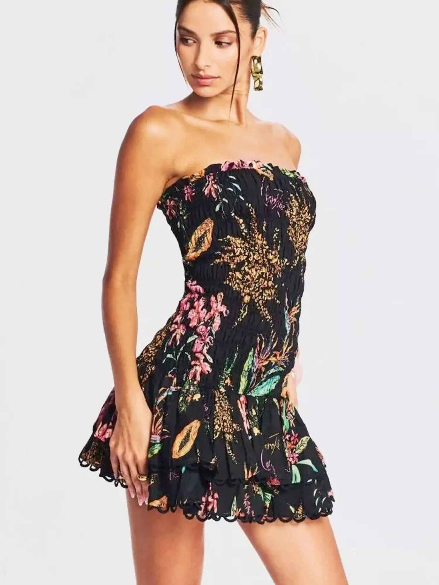 Vestido Mini com Corpete Elástico Franzido e Renda