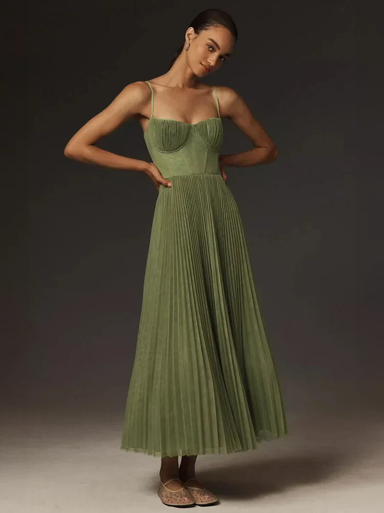 Vestido Midi Justo e Evasê em Tule Plissado com Corpete
