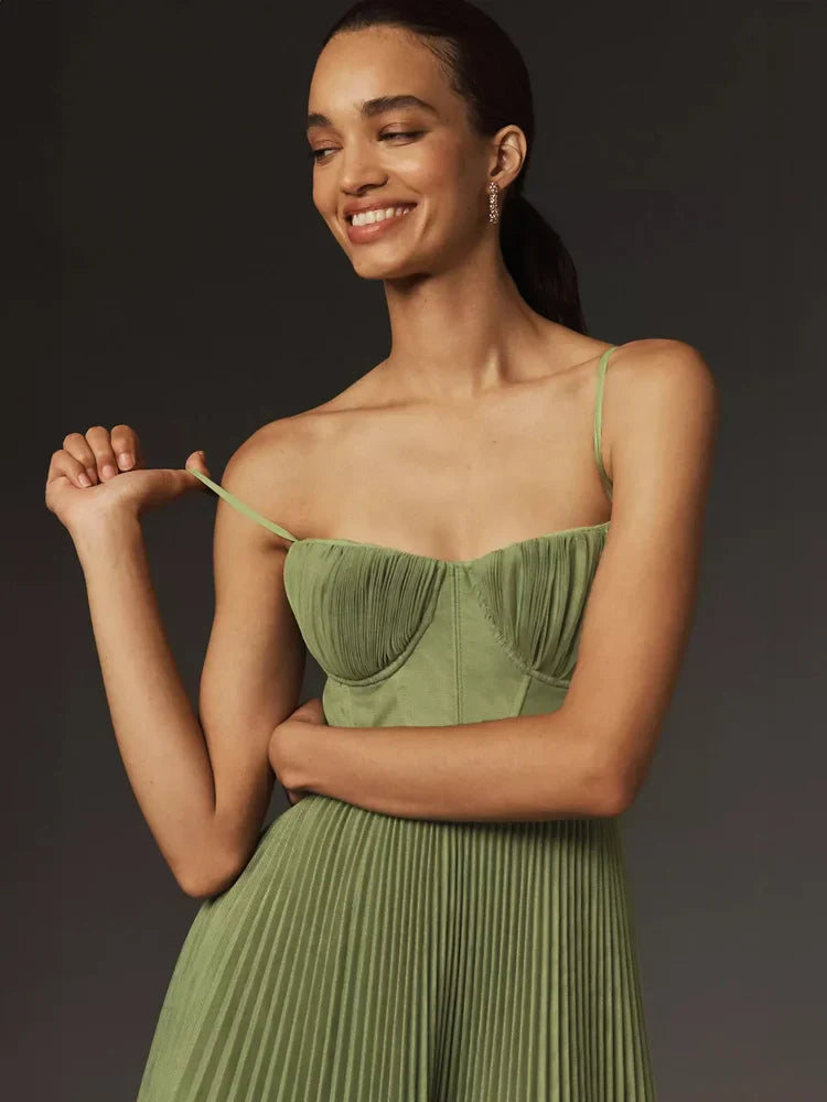 Vestido Midi Justo e Evasê em Tule Plissado com Corpete