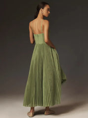 Vestido Midi Justo e Evasê em Tule Plissado com Corpete