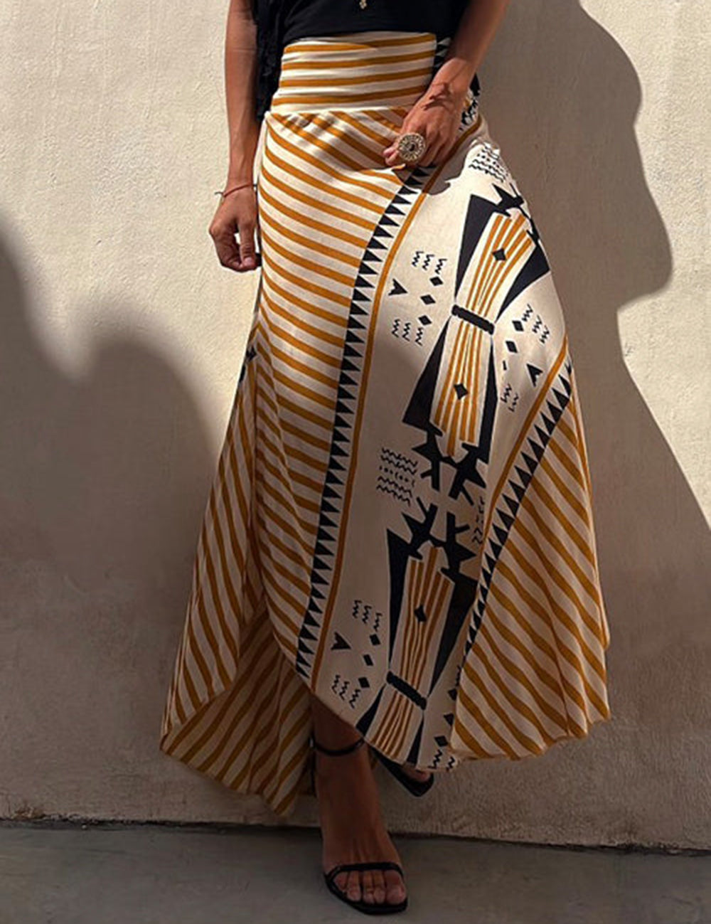 Jupe maxi irrégulière imprimée à rayures avec taille haute