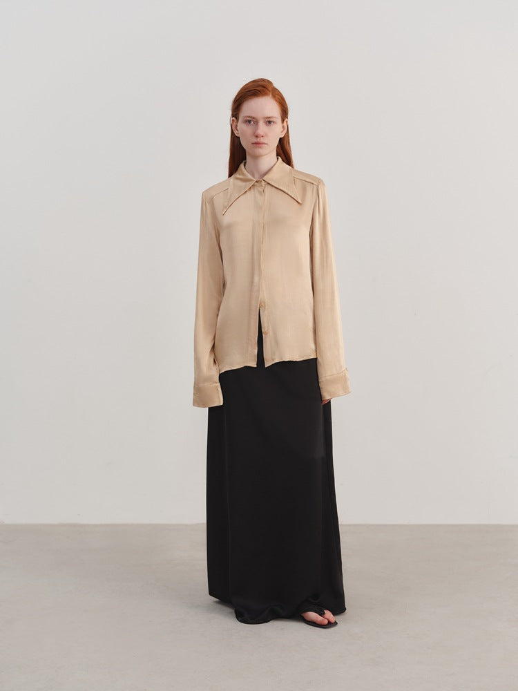 Chemise à manches longues en satin à col pointu