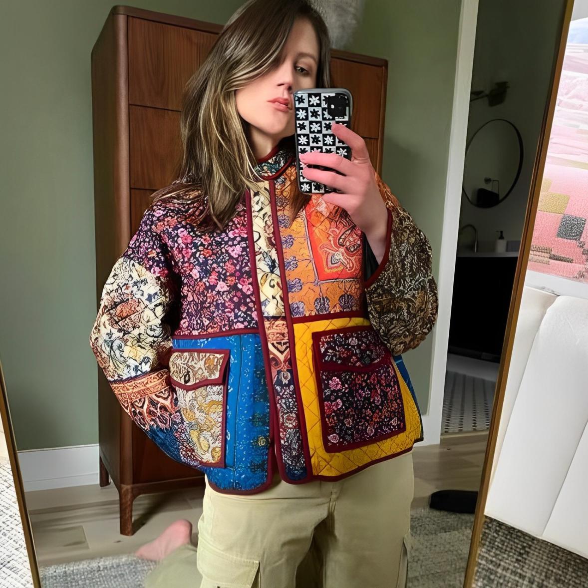 Casaco Acolchoado Multicolor com Estampa de Padrão Étnico