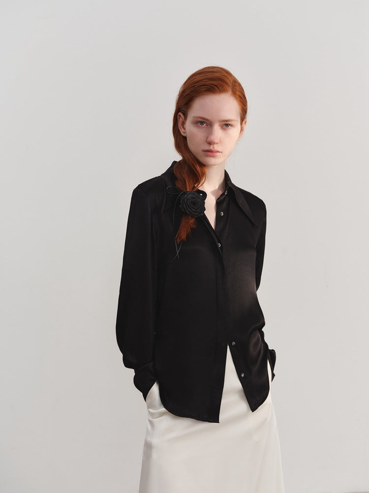 Chemise à manches longues en satin à col pointu