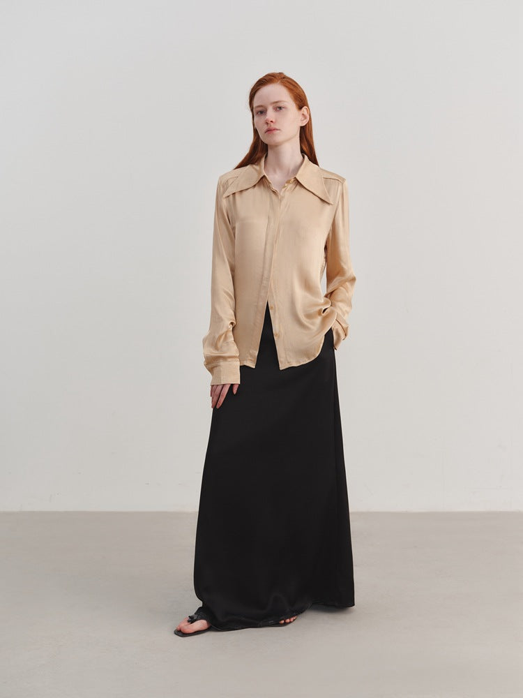 Chemise à manches longues en satin à col pointu