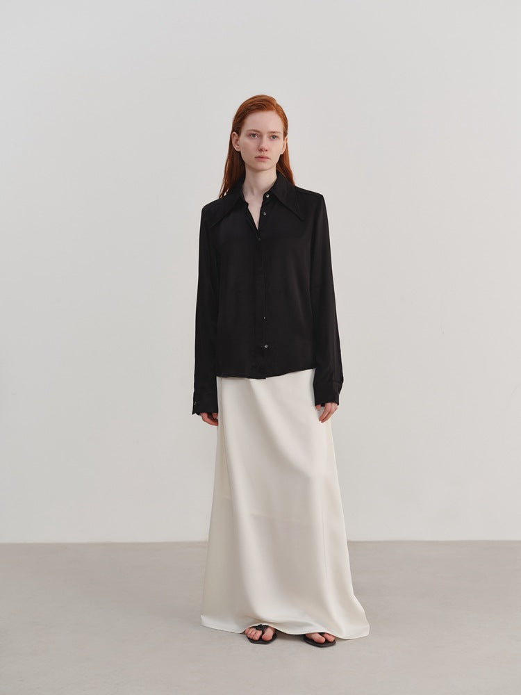 Chemise à manches longues en satin à col pointu