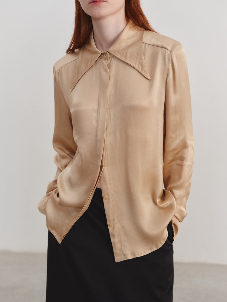 Chemise à manches longues en satin à col pointu