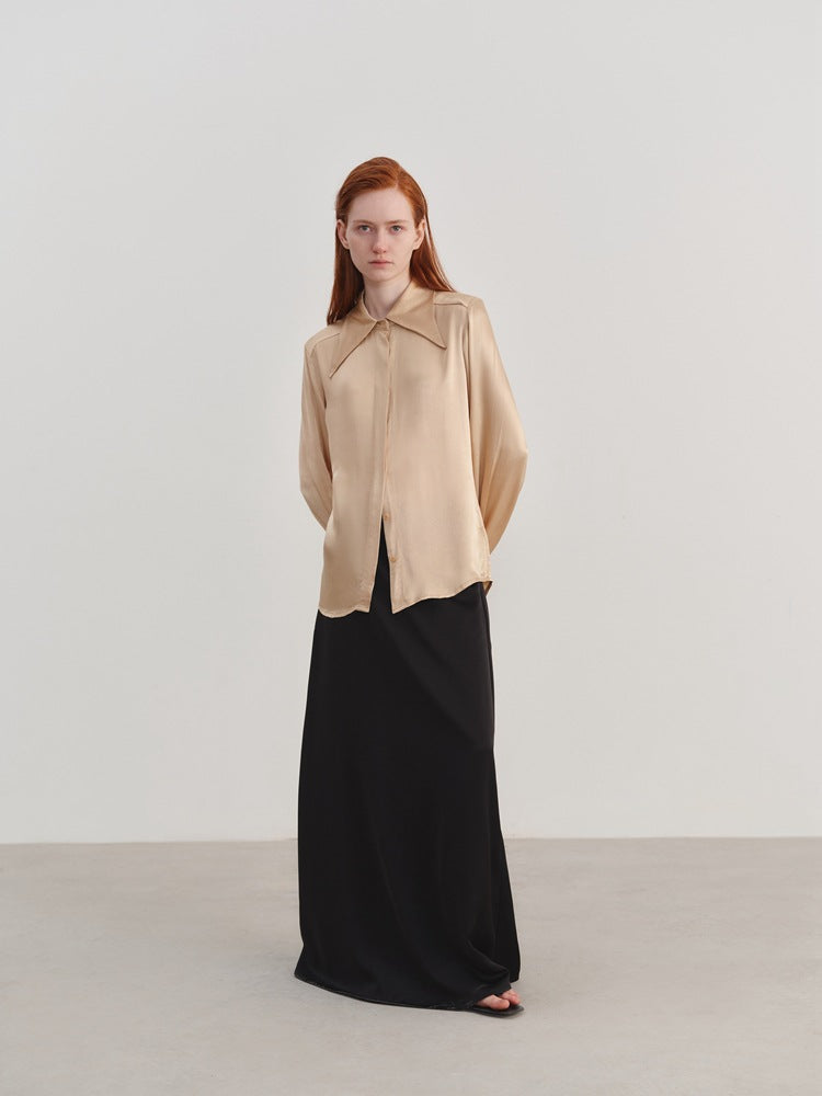 Chemise à manches longues en satin à col pointu