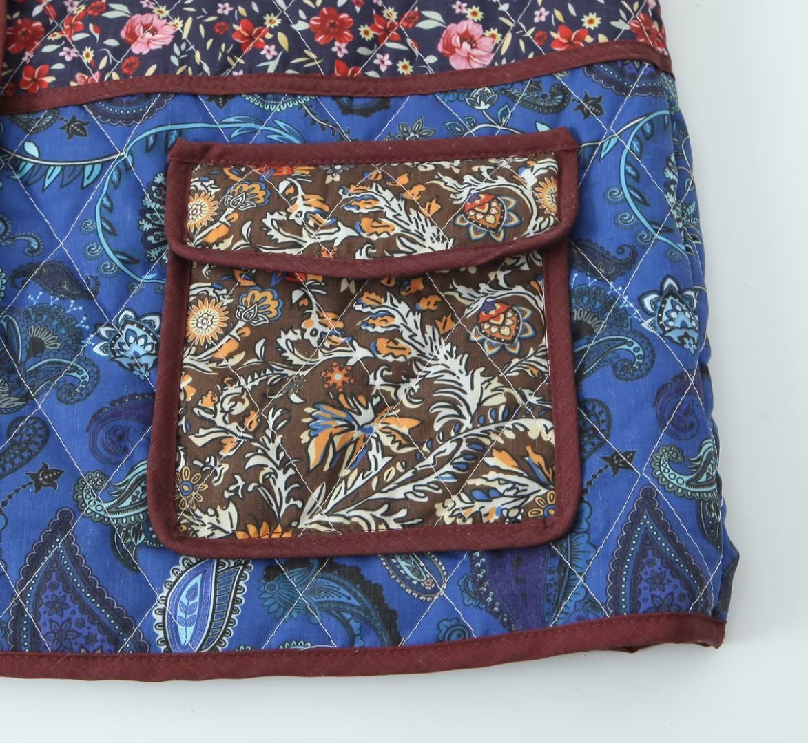 Casaco Acolchoado Multicolor com Estampa de Padrão Étnico