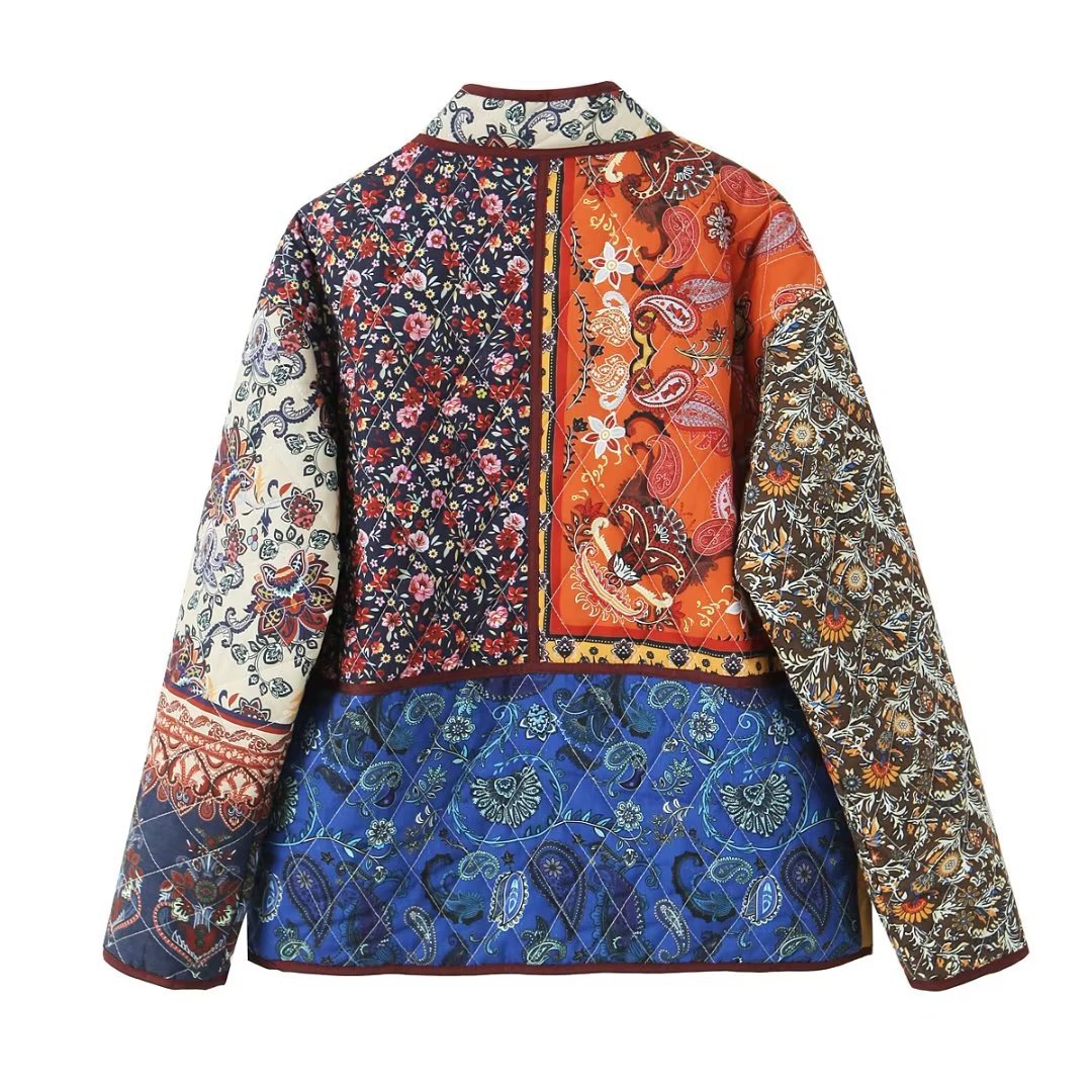 Casaco Acolchoado Multicolor com Estampa de Padrão Étnico
