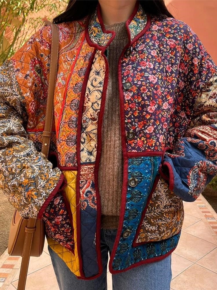 Casaco Acolchoado Multicolor com Estampa de Padrão Étnico