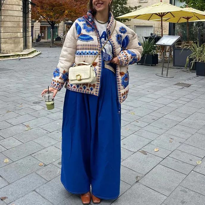 Veste à épaules tombantes et imprimé floral bleu