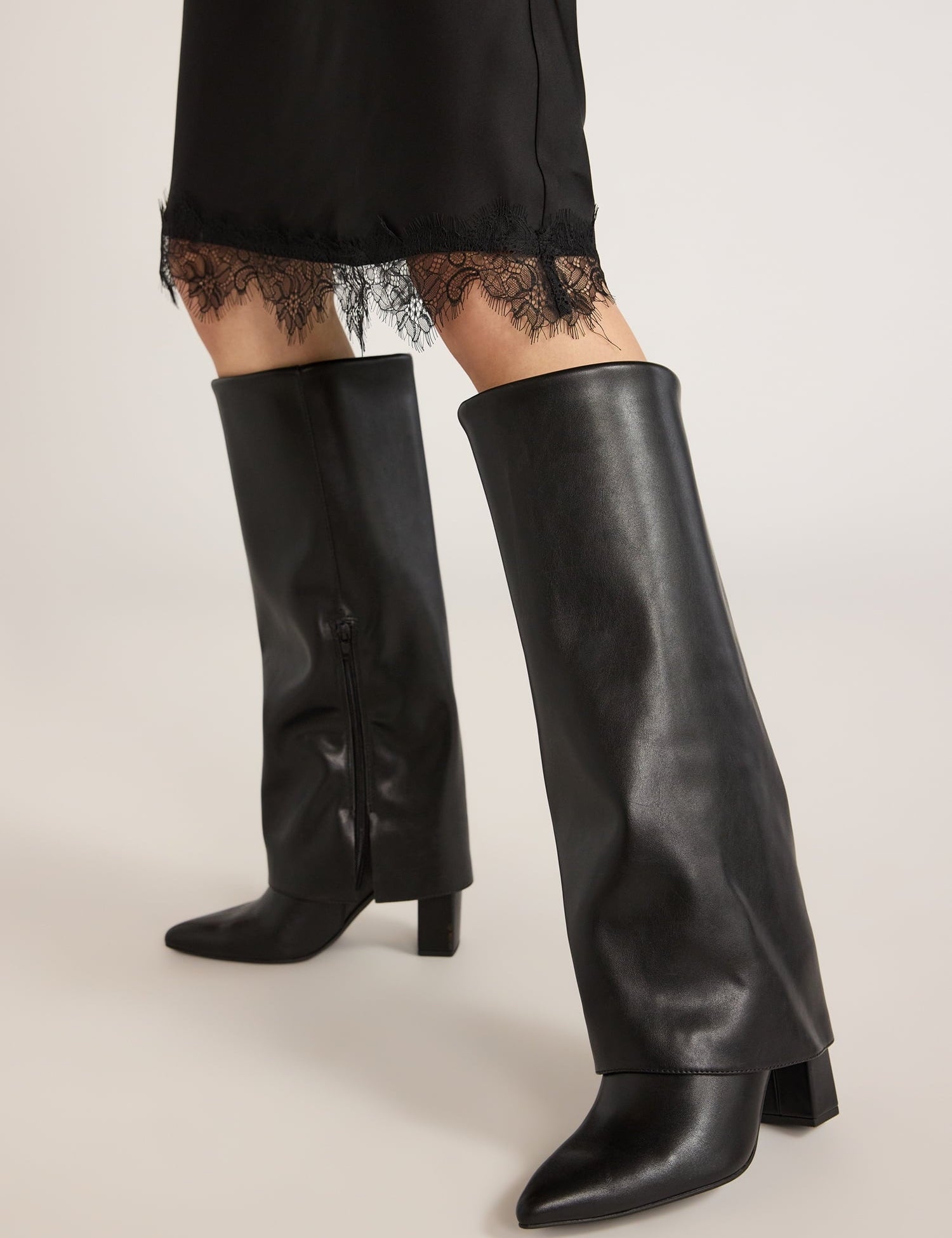 shoe_size-9.5-actual_color-black-shoe_width-medium-06.jpg